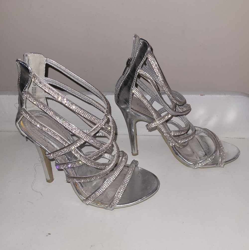 Elegant Silver Strappy Heels Size 37/6US